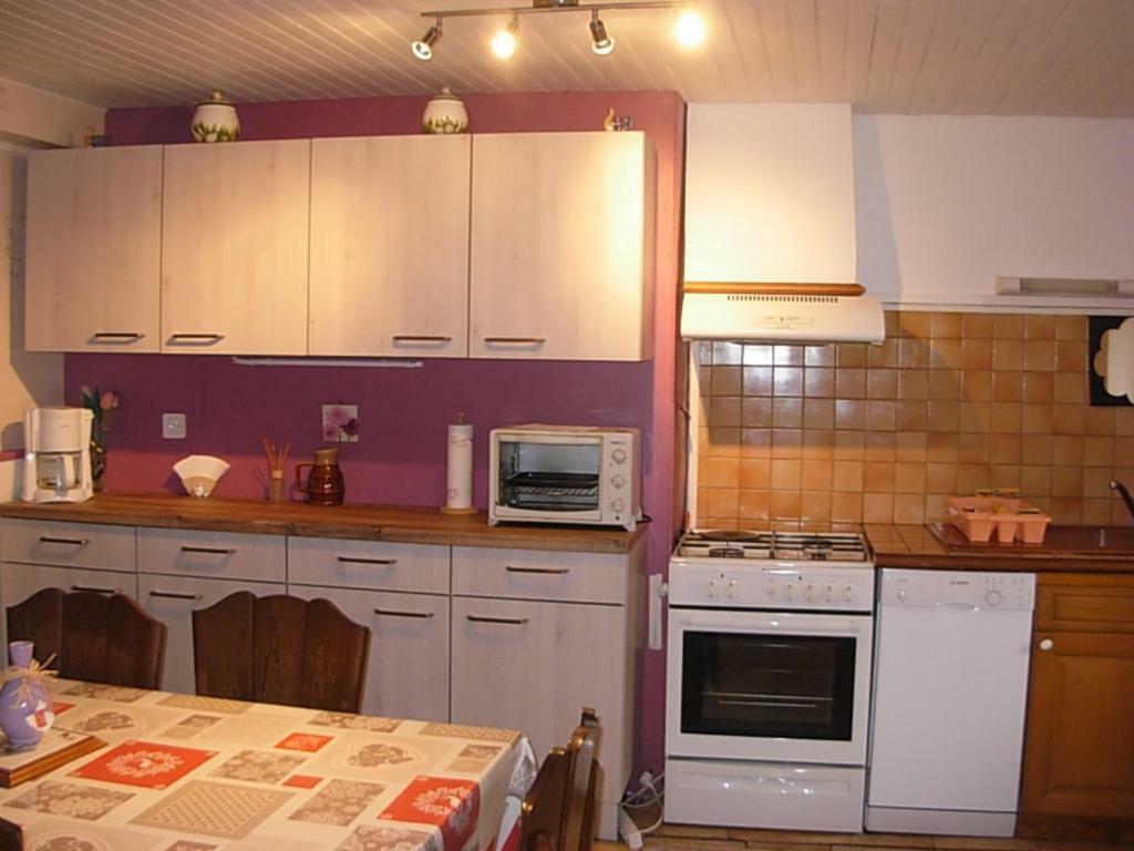 Vacances Au Pied Des Monts Du Cantal Laveissiere Экстерьер фото
